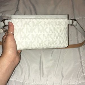 MICHAEL KORS FANNY BAG